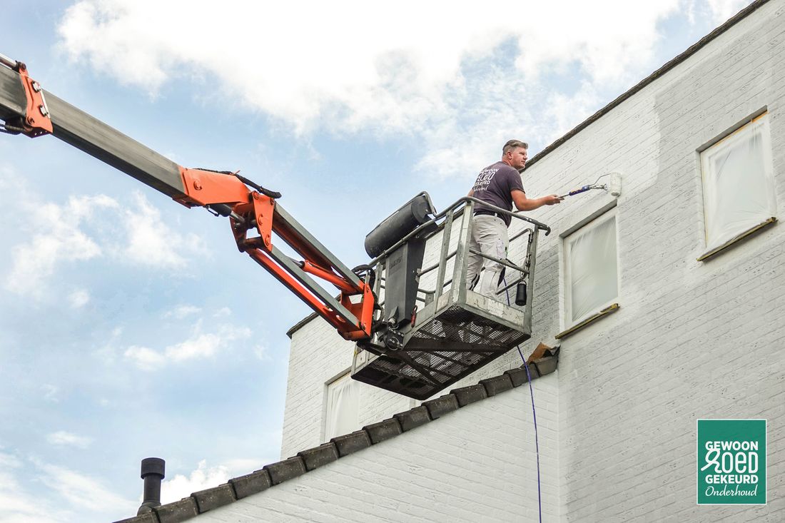Schilderwerk op hoogte met hoogwerker